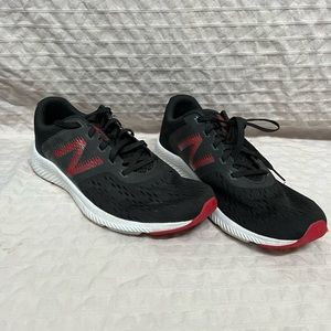 New balance mens size 9, Color- Black/red
